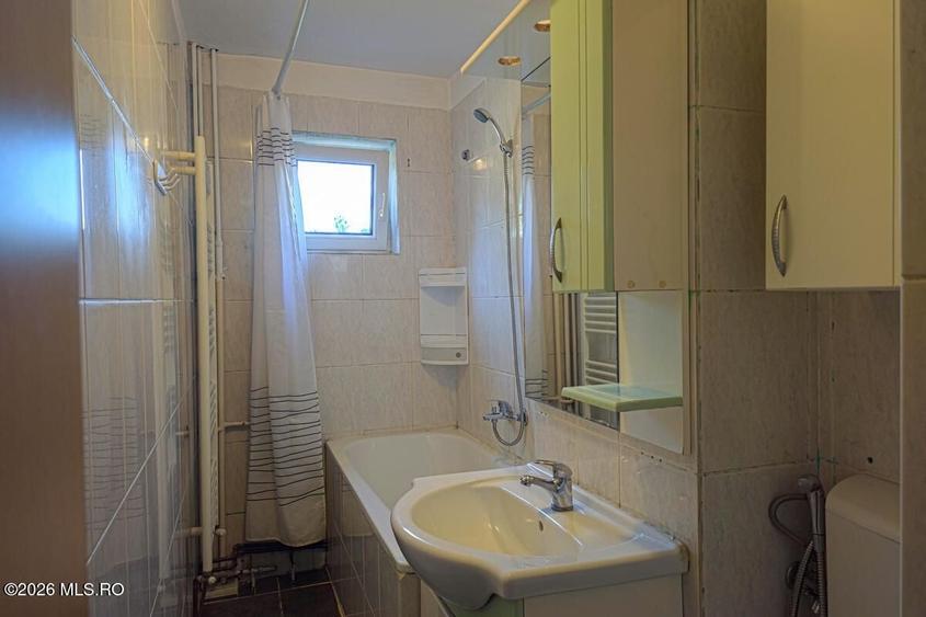 Apartament cu 4 camere semidecomandat, mobilat în Mehala
