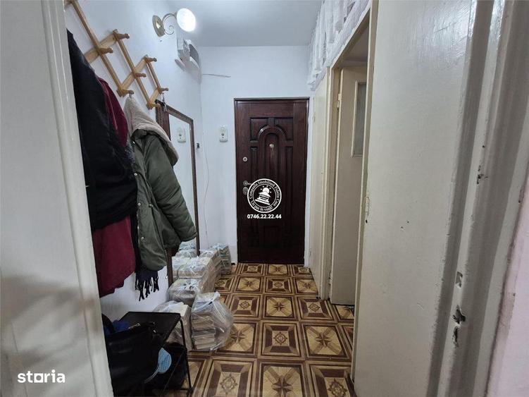 Apartament cu 3 camere semidecomandat în Limanu