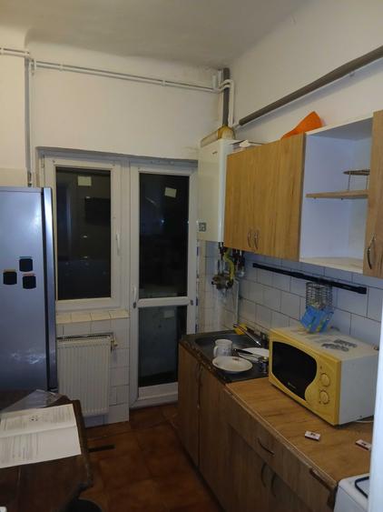 Apartament cu 3 camere semidecomandat în Cantemir