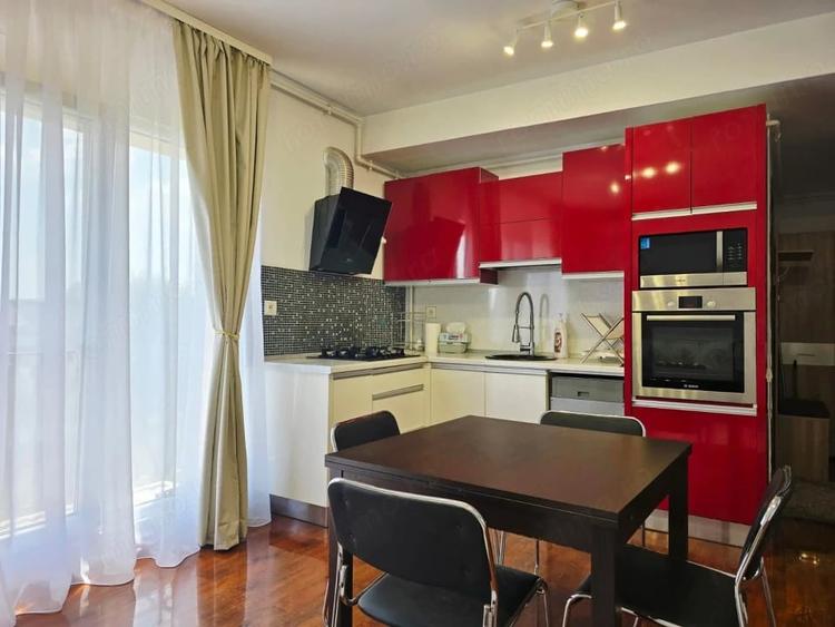 Apartament cu 3 camere semidecomandat în Ultracentral