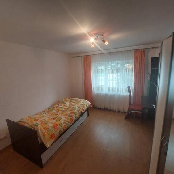 Apartament cu 3 camere decomandat în Zarand