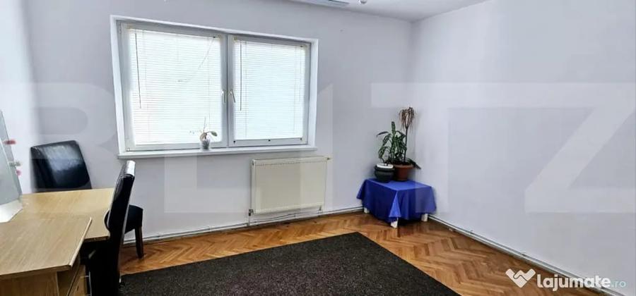 Apartament cu 3 camere decomandat în Simeria