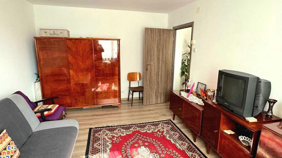 Apartament cu 2 camere decomandat în Precista