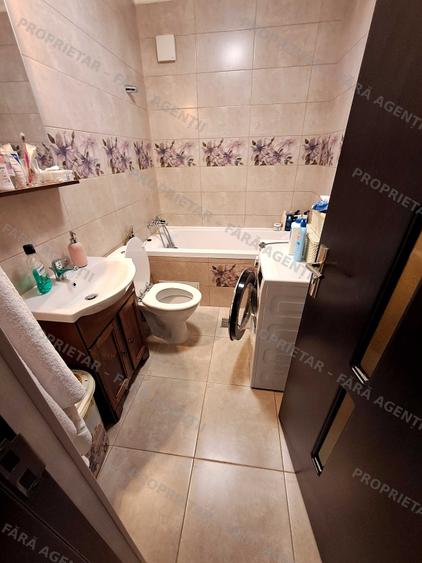 Apartament cu 3 camere decomandat în Florești