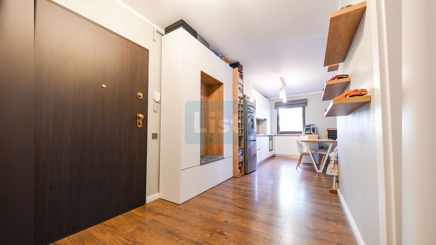 Apartament cu 3 camere semidecomandat, mobilat în Europa
