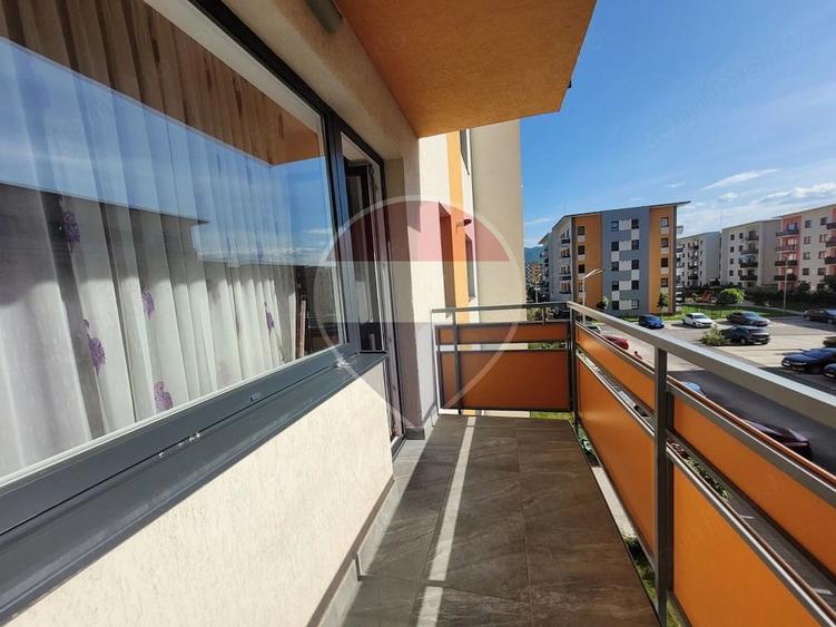 Apartament cu 2 camere decomandat în Tractorul