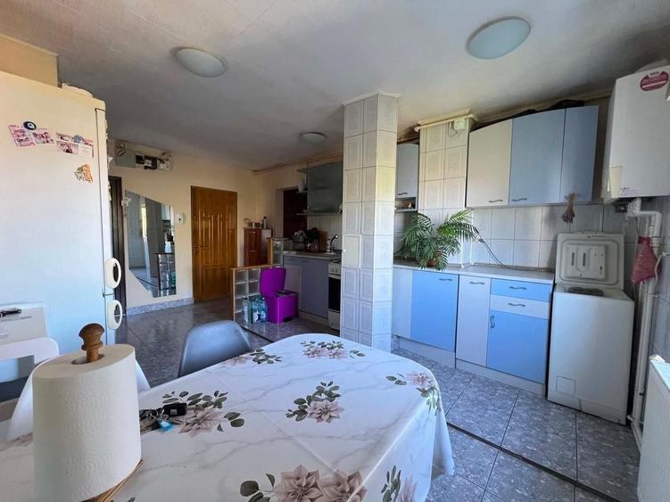 Apartament cu 3 camere decomandat în Zorilor
