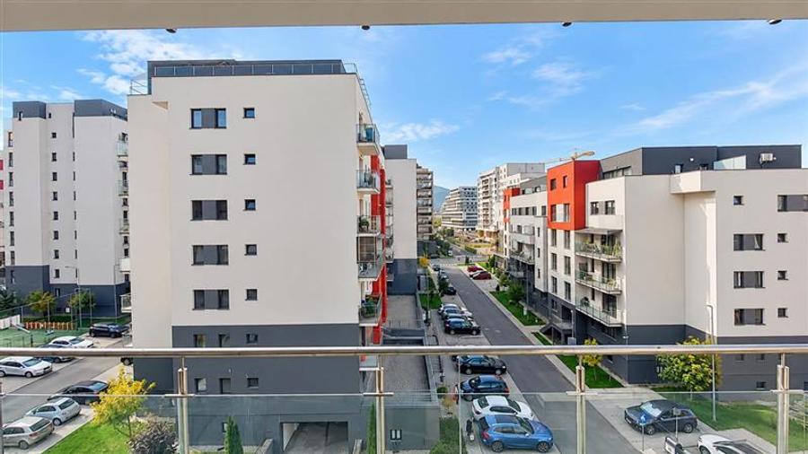 Apartament cu 3 camere decomandat, mobilat în Tractorul