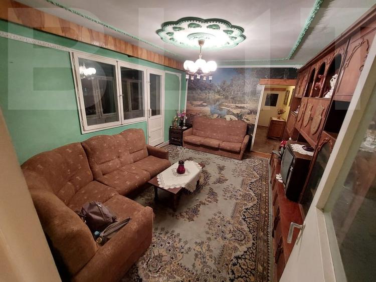 Apartament cu 3 camere semidecomandat, mobilat în Lugoj