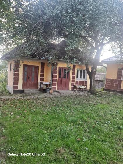 Casă cu 3 camere cu Teren 7000 Mp în Asuaju de Sus