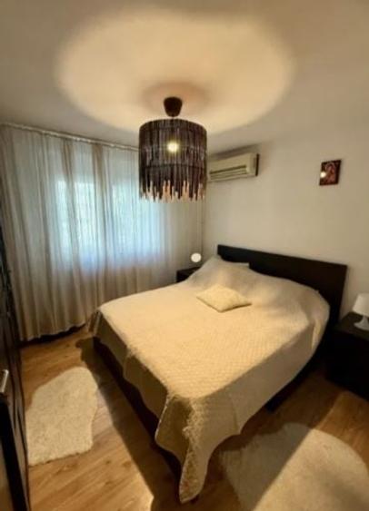 Apartament cu 2 camere decomandat, mobilat în P-ța Victoriei