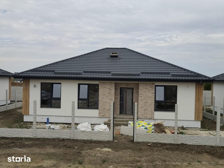 Casă cu 4 camere cu Teren 380 Mp în Joița