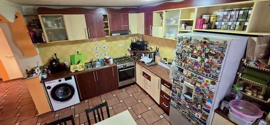 Apartament cu 4 camere decomandat, mobilat în Tractorul