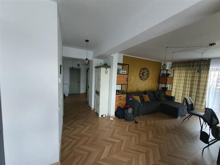 Apartament cu 3 camere decomandat în Decebal