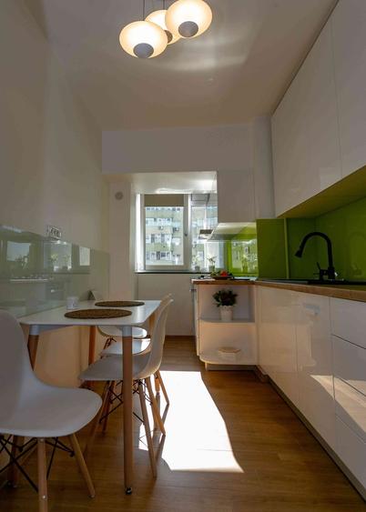 Apartament cu 3 camere decomandat în Titulescu