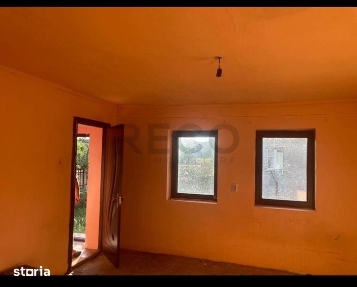 Casă cu 2 camere cu Teren 5800 Mp în Central