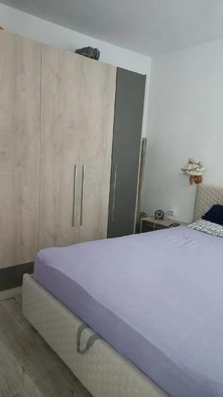 Apartament cu 3 camere semidecomandat în 14 Mai