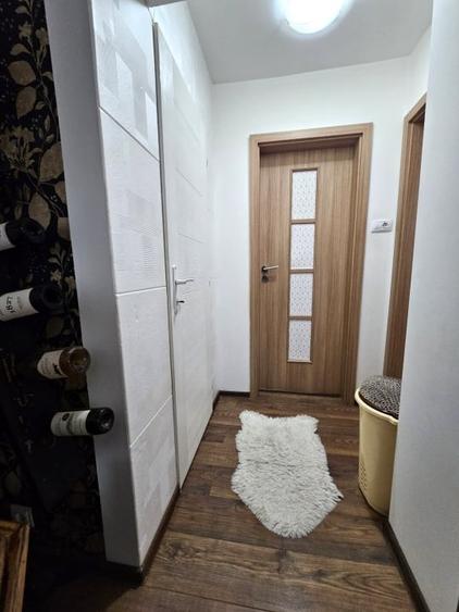 Apartament cu 3 camere decomandat, mobilat în Cetate