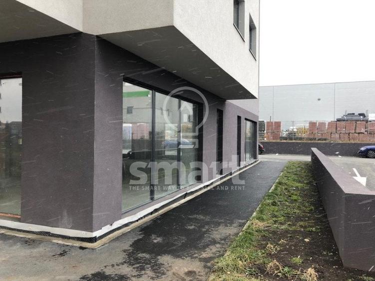 Spatiu comercial , parter de bloc nou, vitrina generoasa - 2