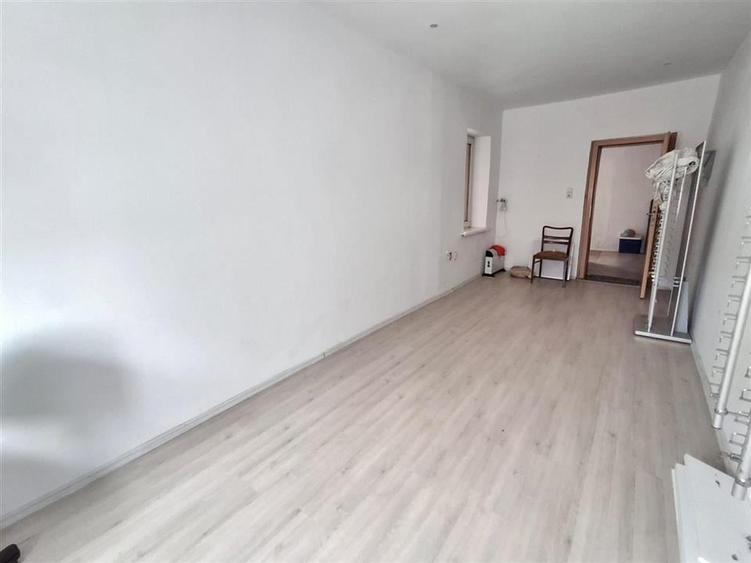 Casa cu doua apartamente garaj pivnita in Cisnadie - 12