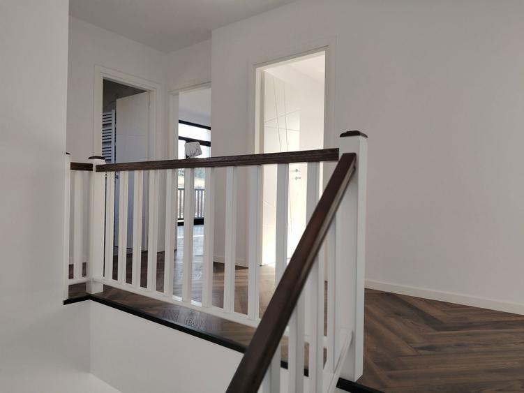 Casa moderna Barnova / constructie solida cadre / finisaje peste medie - 4