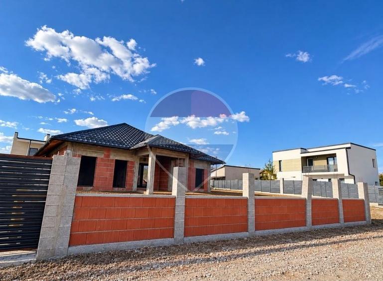Casă individuală cu 4 camere cu Teren 350 Mp în Malu Mare