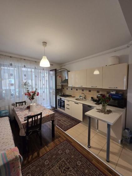 Apartament cu 3 camere semidecomandat, mobilat în Sălaj
