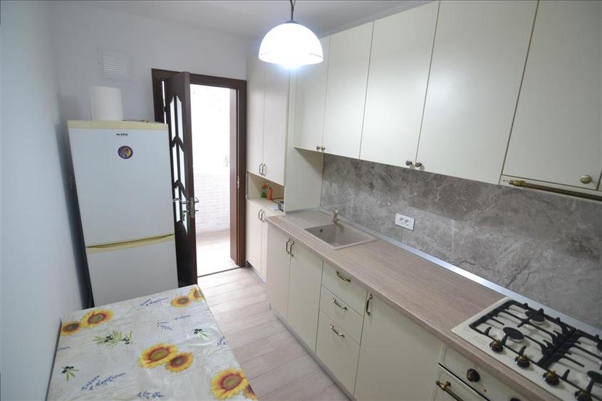Inchiriere apartament 3 camere decomandat etajul 1 ,Florilor - 2