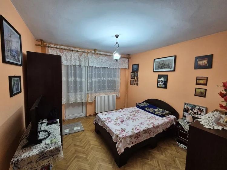Apartament de 2 camere, zona Podu Ros - 1