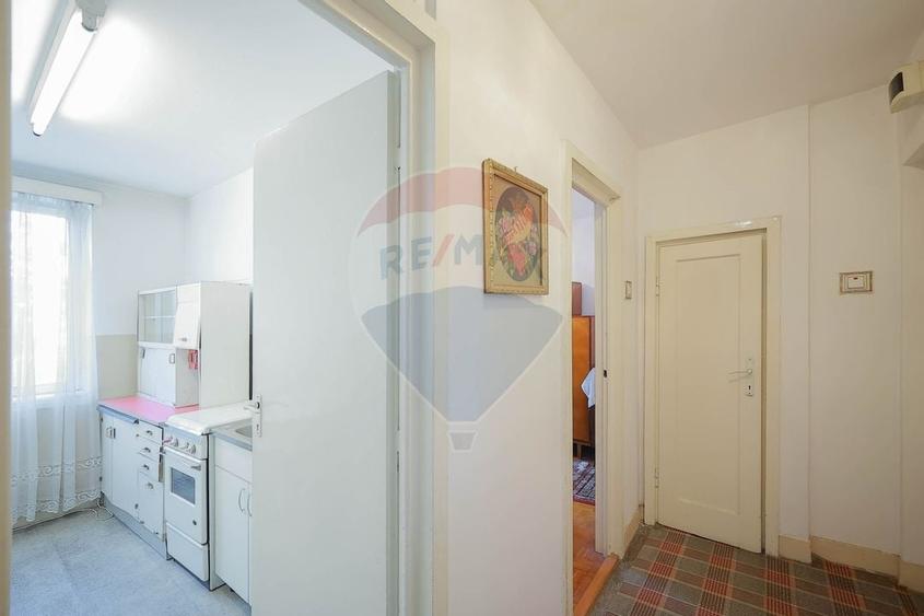 Apartament 3 camere, ultracentral, pod Decebal, et. 3, de vânzare - 4