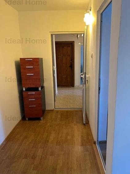 Husi. Centru. 3 camere. Etaj 3 din 4 - 1