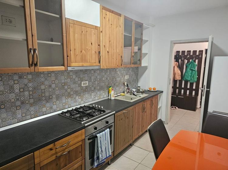 Apartament cu 2 camere decomandat, mobilat în Metalurgiei