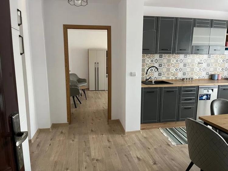 Apartament cu 3 camere decomandat, mobilat în Dristor