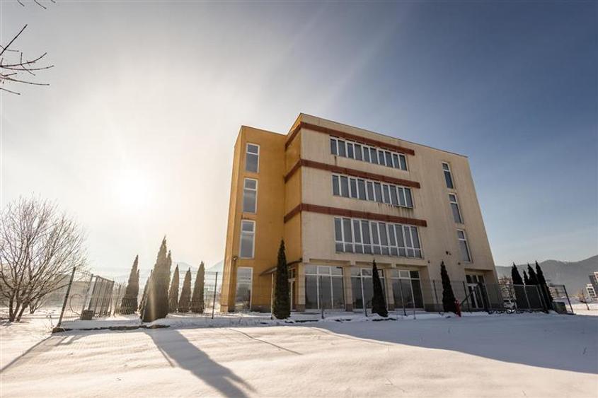 Edificu: Birouri, Centru medical/ comercial acces facil, componenta si dotari ap - 11