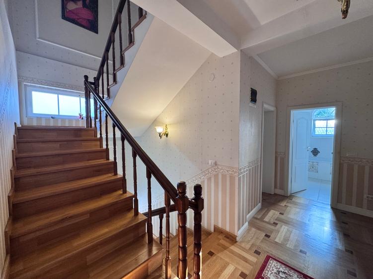 Casa deosebita sector 4 P+1+M. 6 cam.Util 418mp. Teren 1638mp - 48