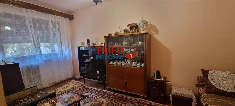Apartament 3 camere semidecomandat zona Cetate etaj 2 - 2