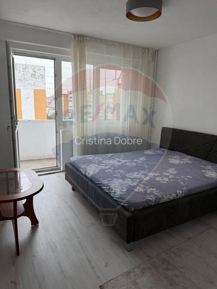 Apartament cu 3 camere de inchiriat in zona Craiovita Noua