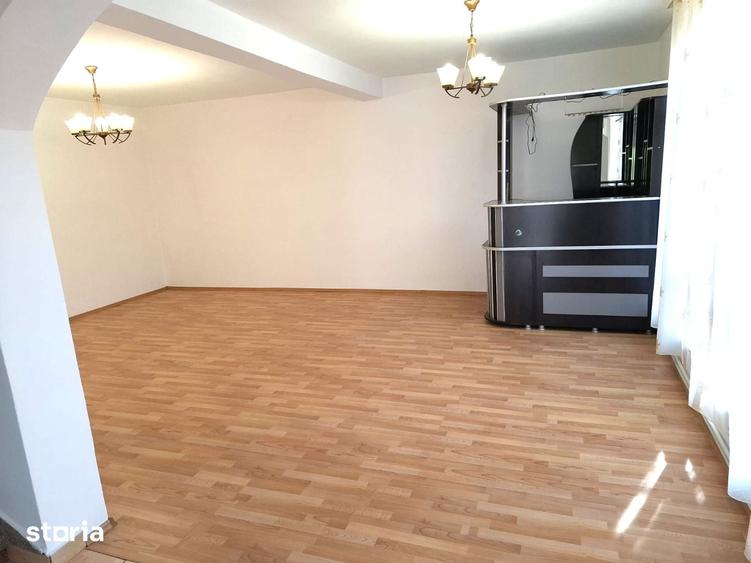 Casă cu 5 camere cu Teren 200 Mp în Central