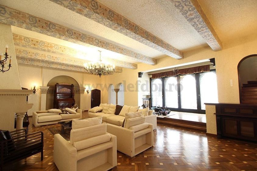Casă individuală cu 29 camere cu Canalizare în Capitale