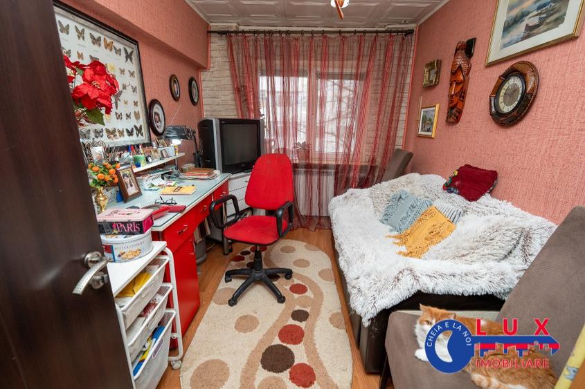 Apartament cu 3 camere decomandat în Piața Nouă