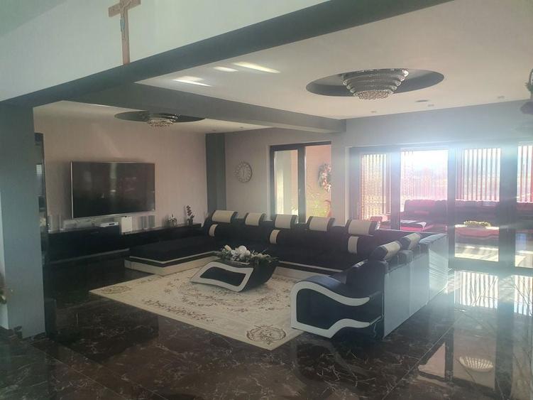 proprietate exceptionala cu restaurant - 8