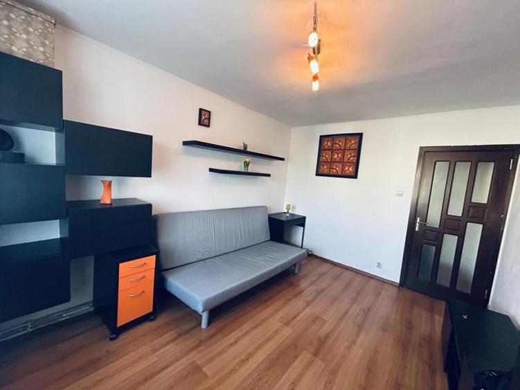 Garsoniera decomandata Gorjului-centrala proprie- bloc 1981 - 2