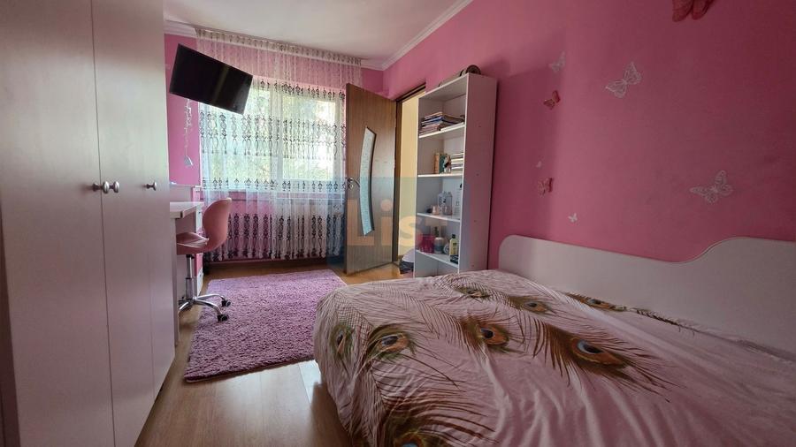 Apartament cu 3 camere decomandat, mobilat în Aluniș