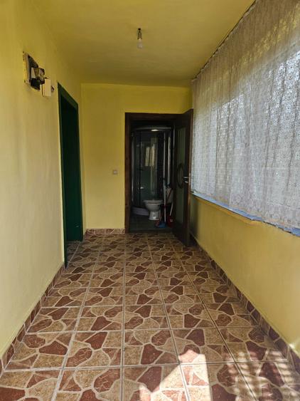 Casa ComCarta judSibiu curte si gradina 3 camere hol baie grajd sura magazie pivnita Apa gazul la poarta si curent Fantana in curte Zona buna PRET NEG - 4
