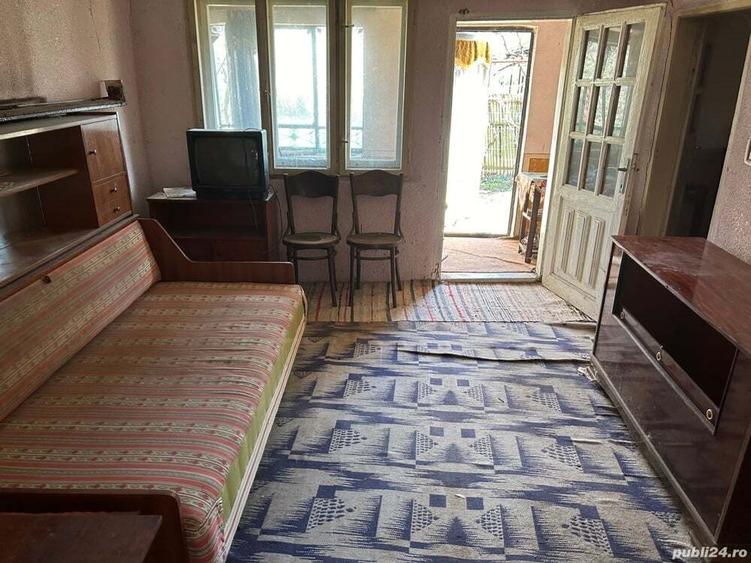 Teren intravilan si casa batraneasca - 1