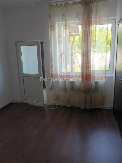 Apartament 3 camere cu centrala proprie nemobilat.