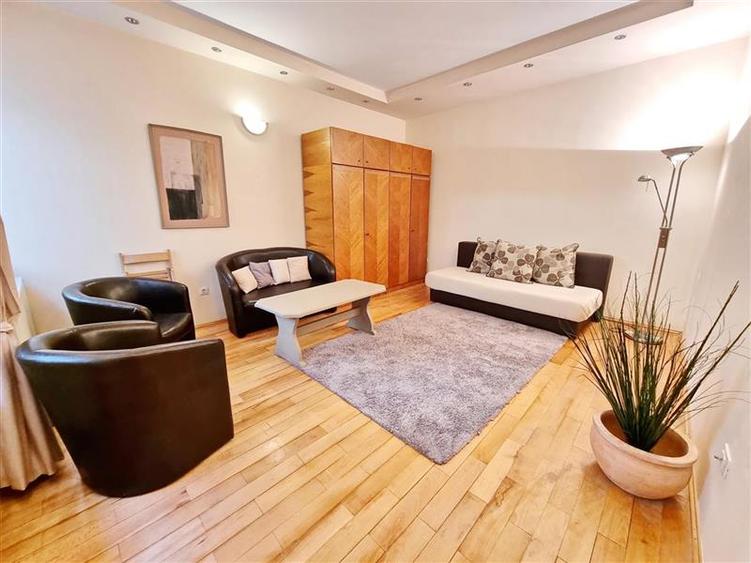 Garsoniera spatioasa de inchiriat in Centrul Istoric al Brasovului - 1