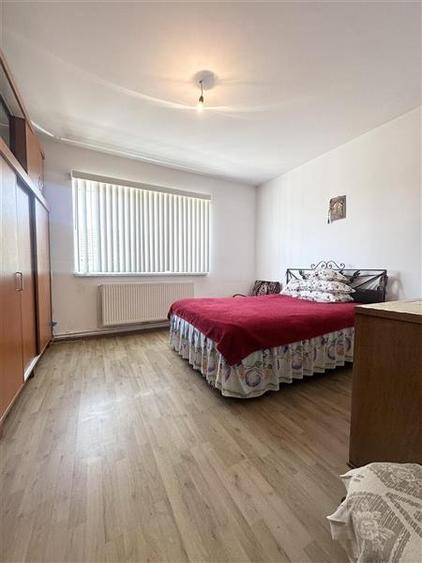 Casa S+P+1E cu Teren de 854 mp, Pretabila pentru Doua Familii - 33