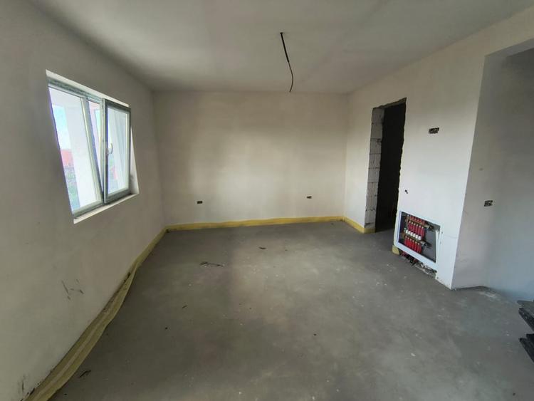 Navodari-casa P+1 5 camere la gri - 9