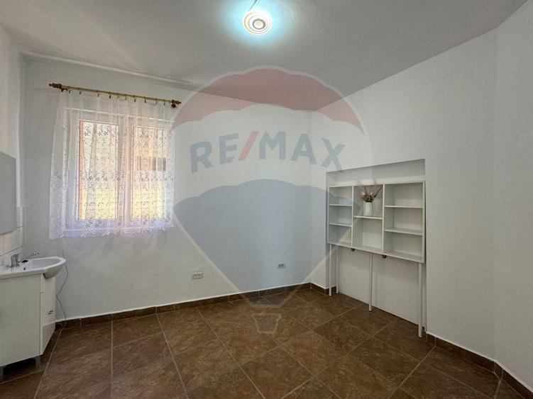 Scaun /camera de inchiriat-salon de infrumusetare (zona centrala) - 10